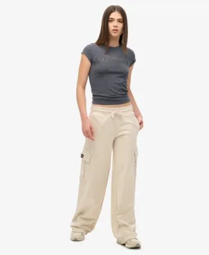 Superdry Vrouwen Athletic Essentials Vintage Cargo Joggingbroek met Wijde Pijpen Crème