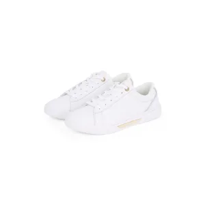 NU 20% KORTING: Tommy Hilfiger Plateausneakers CHIC COURT SNEAKER , vrijetijdsschoen, lage schoen, veterschoen, gouden sieraandeel