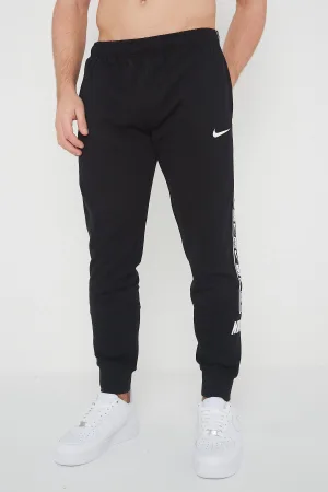 Nike Heren Herhaal Taping Logo Fleece Cuffed Joggers in Zwart