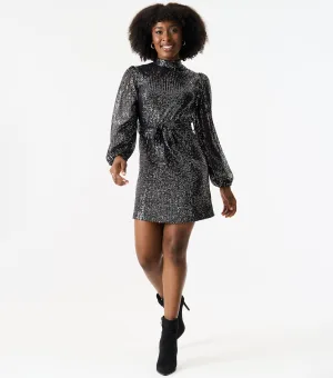 Jurk met hoge hals en lange mouwen met pailletten en riem