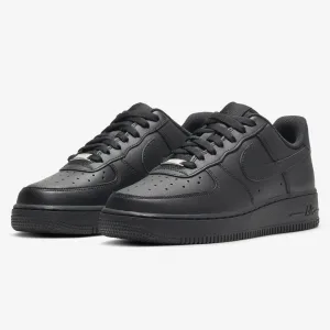 Nike Air Force 1 ’07 damessneakers in zwart