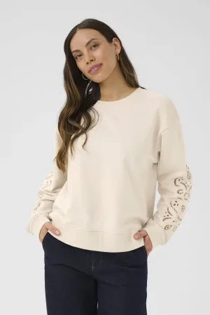 Cream sweater crème
