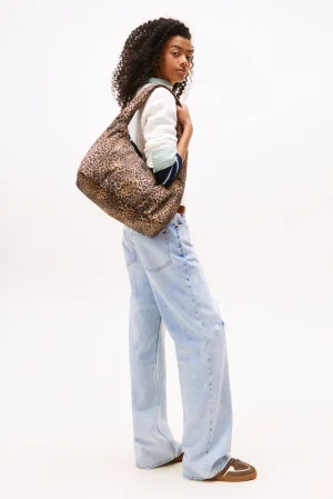 Tommy Jeans schoudertas met panterprint Urban Leo Hobo bruin