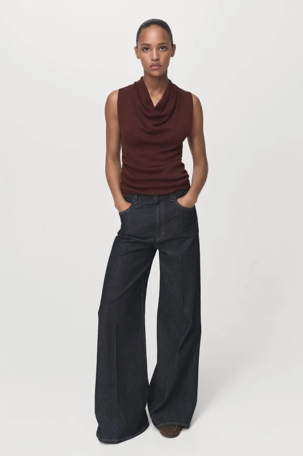 Mango mouwloze top bruin fijn gebreid