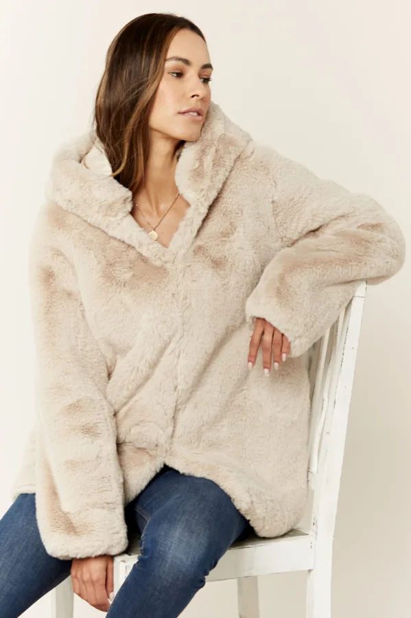 Jack van imitatiebont met capuchon