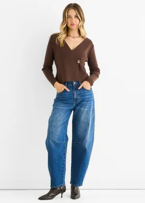 Chocoladekleurig vest met knoopsluiting en compacte breistijl