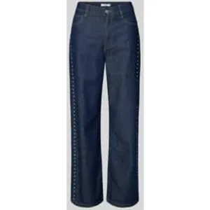 b.Young Jeans met 5-pocketmodel, model ‘Kayja’