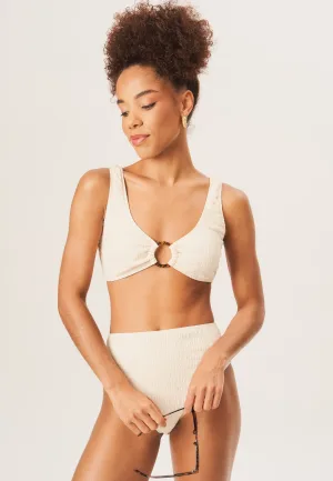 Bikinitopje met getextureerd ringdetail