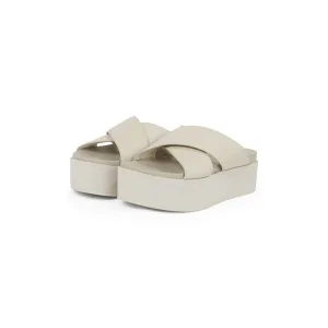 Calvin Klein Slippers FLATFORM CROSS MG UC , plateau, zomerschoen, pantoffels met kruisverband