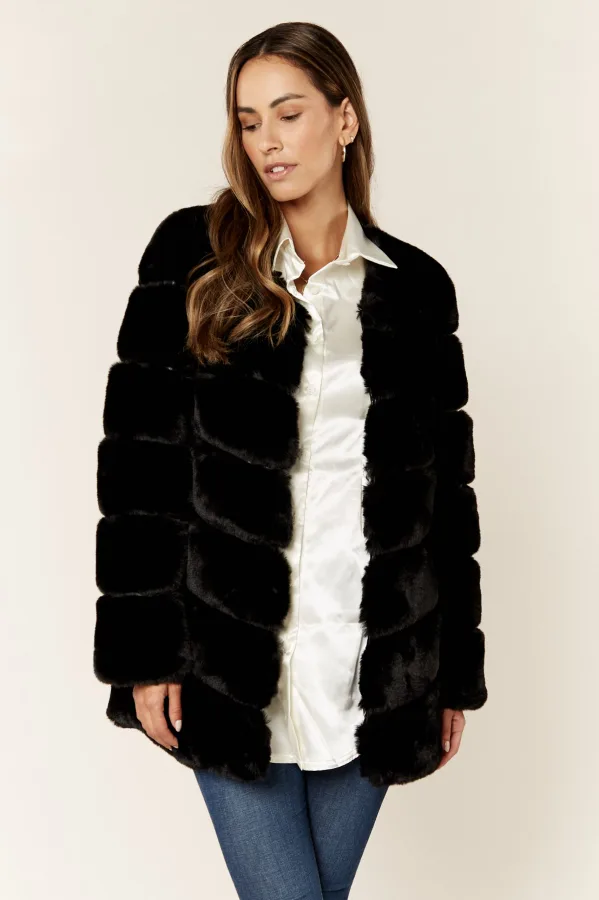 Diagonaal gesneden imitatiebont jack met lange mouwen