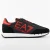 EA7 herensneakers met kenmerkend design.