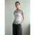 Tweekleurig peplumshirt met modern contrastdesign