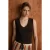 Mouwloze blouse met V-hals en ribstructuur