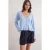 Lichte V-hals gebreide top met knoopdetail
