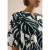 Blouse met korte mouwen en gespleten hals