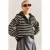 Gestreepte Boxy Crop Trui met Ritskraag