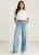 Lichtblauwe jeans met plooien en wijde pijpen