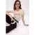TRENDYOLMİLLA Dames Beige Grafisch Kort Getailleerd T-shirts