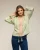 Top met zoomdetails en manchetten met ruches