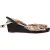 Charlotte Olympia Geprinte Boog Wedge Sandalen in Perzik Satijn