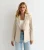 Getailleerde blazer met zakdetail beige