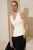 TRENDYOLMİLLA Dames Ecru Effen Mouwloos Getailleerd Blouses