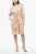 Geceintuurde jurk met lange mouwen in beige