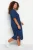 Curve damesjurken in donkerblauw, effen kleur, midi-lengte, casual en relaxed, plus size.