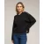 Oversized gebreide trui met stikseldetails aan de zoom en op de schouders.